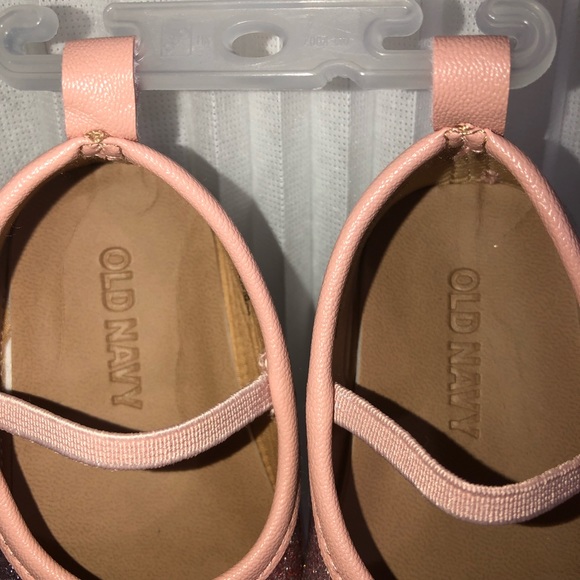 Old Navy baby shoes - Picture 3 of 5